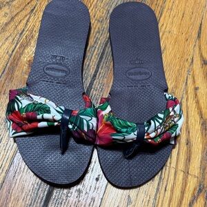 Havaianas Women's Tropical Floral Sandals - Black and Multicolor